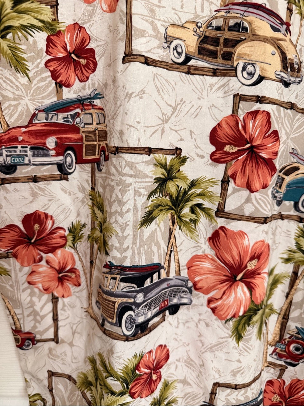 Vintage Islands Fine Burgers & Drinks
Hawaiian Aloha Shirt - Size XS. - Picture 8 of 16